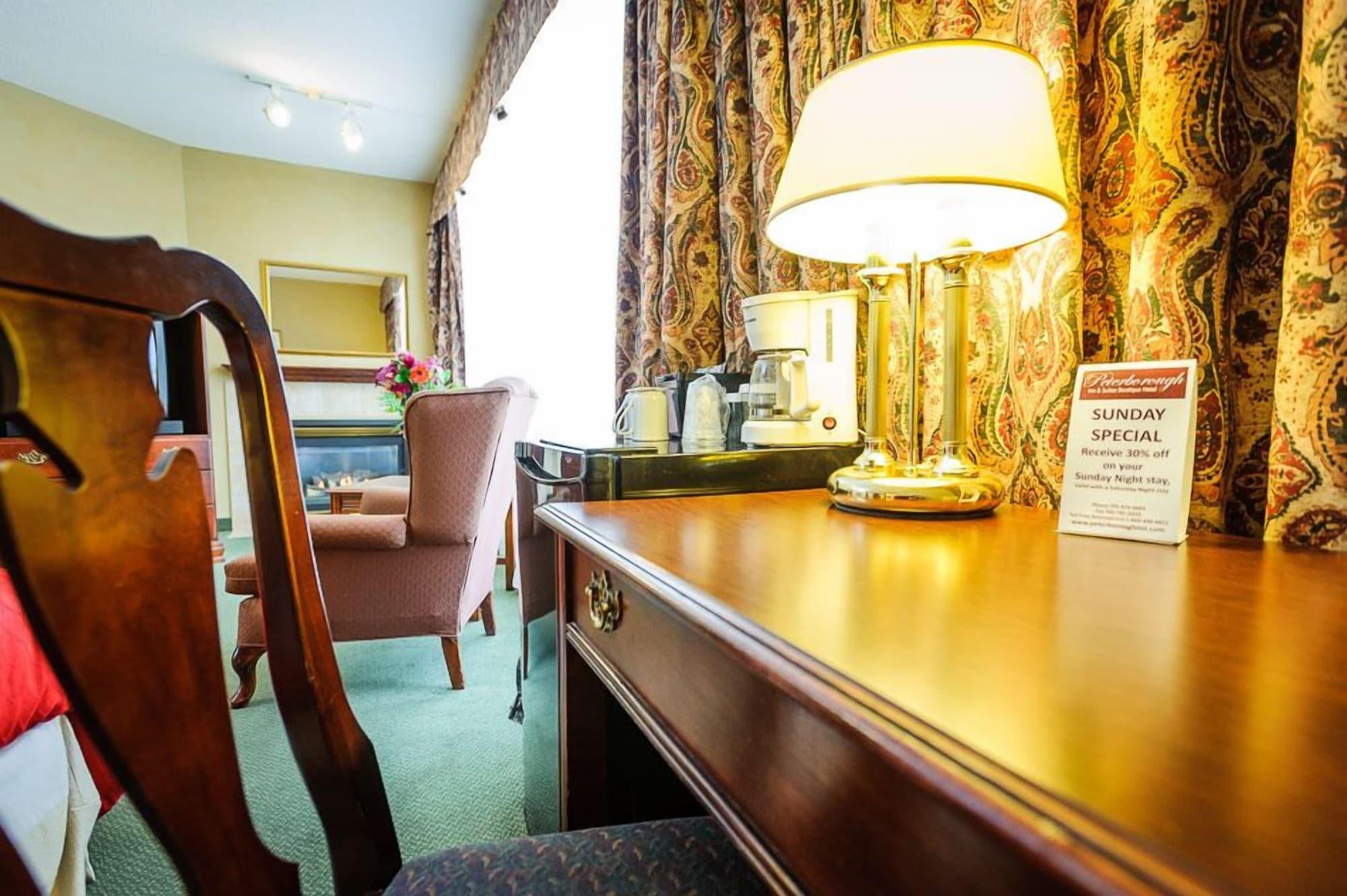 Peterborough Inn & Suites Hotel Dış mekan fotoğraf