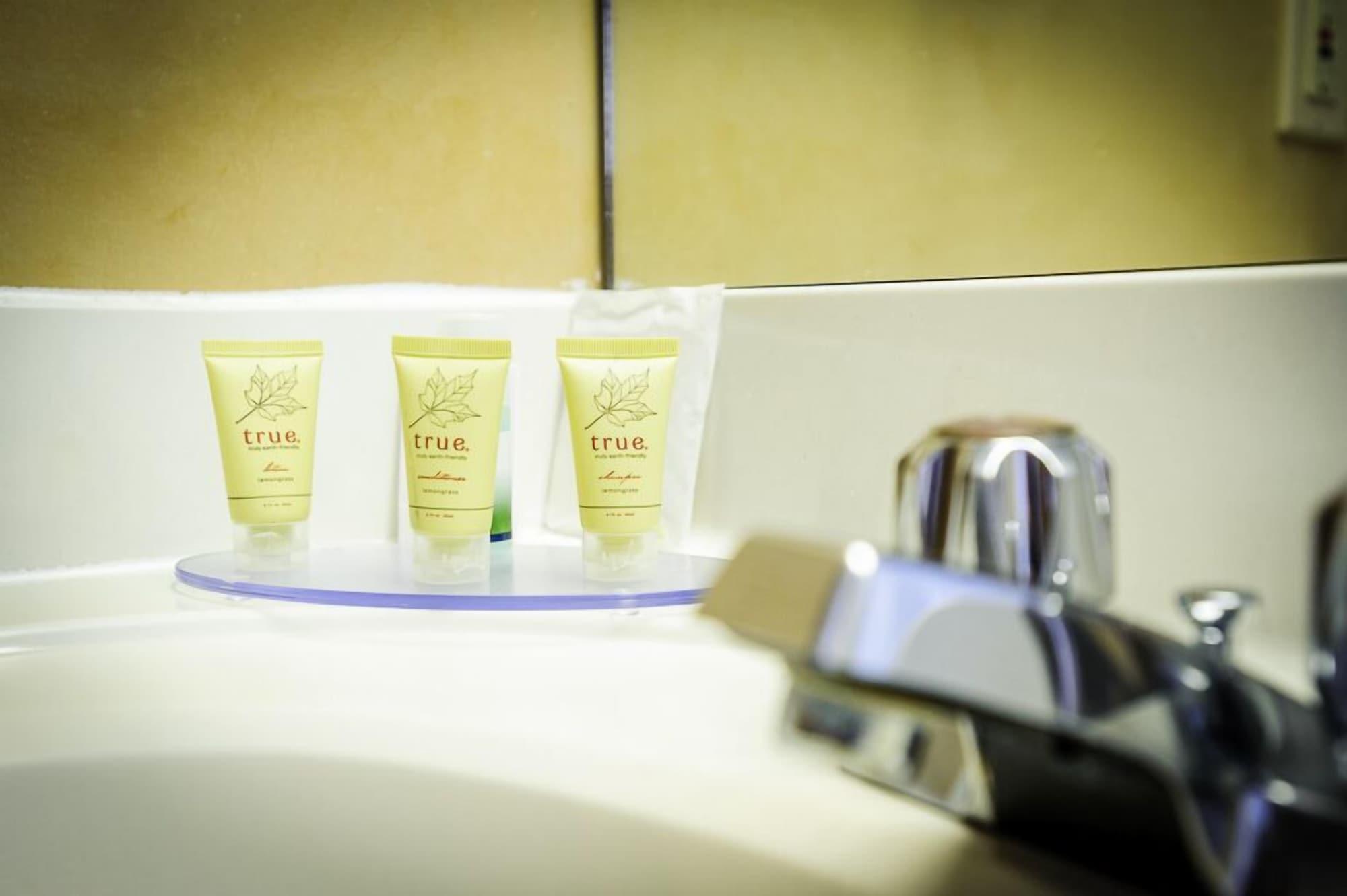 Peterborough Inn & Suites Hotel Dış mekan fotoğraf