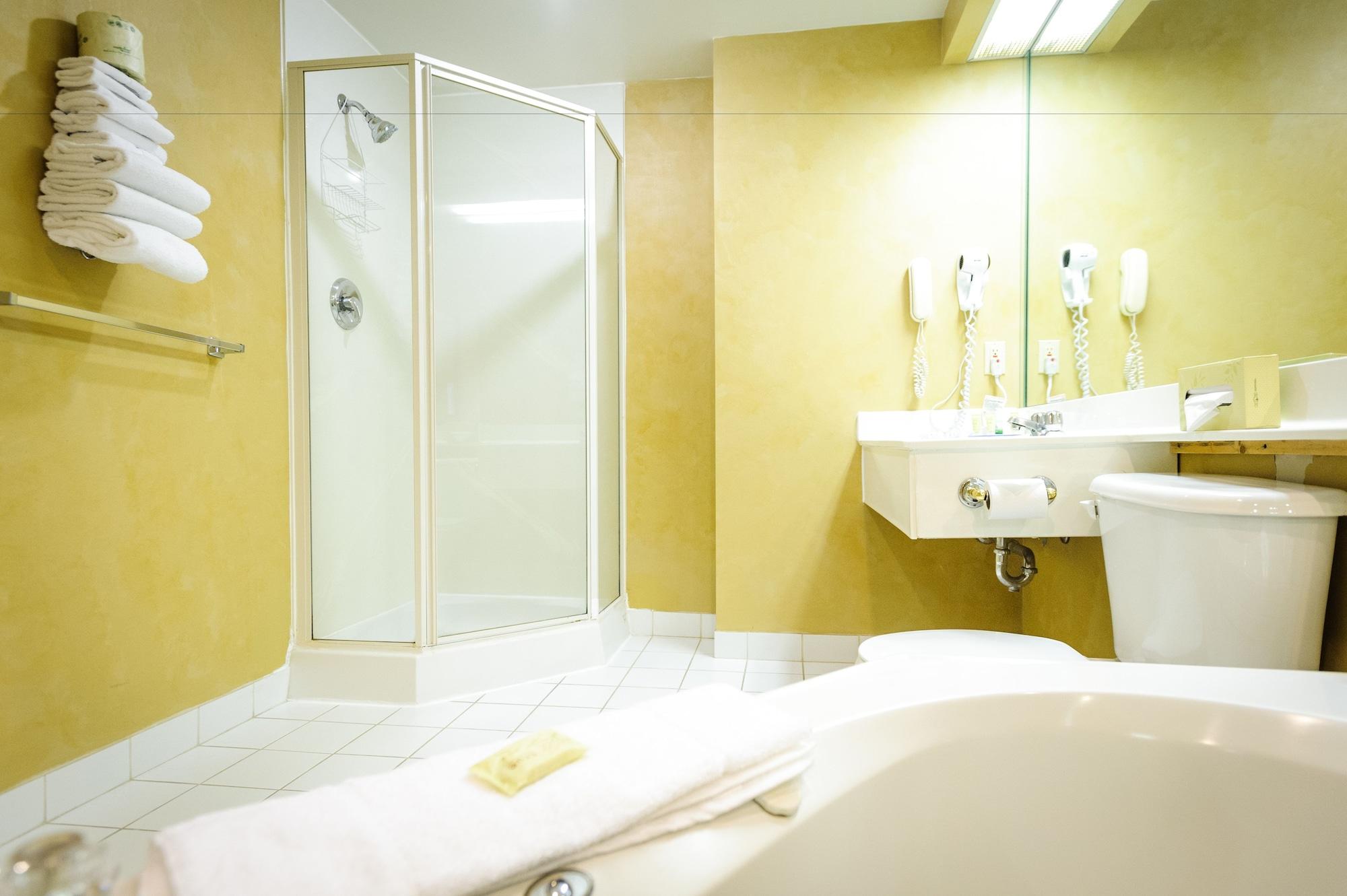 Peterborough Inn & Suites Hotel Dış mekan fotoğraf