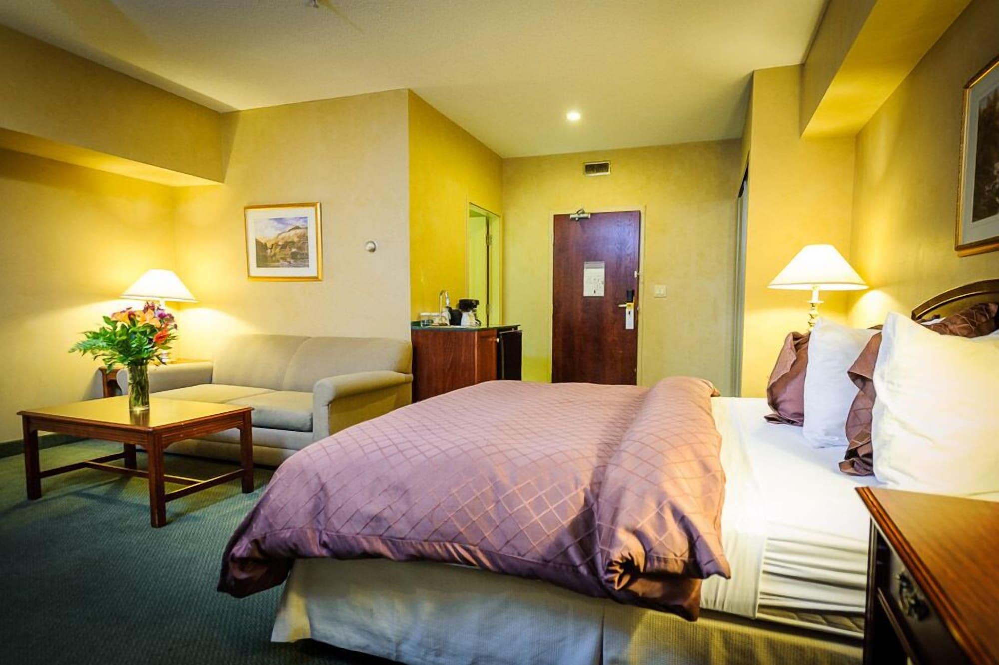 Peterborough Inn & Suites Hotel Dış mekan fotoğraf