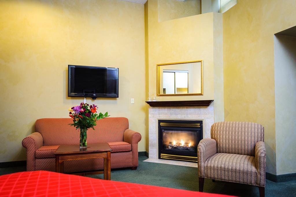 Peterborough Inn & Suites Hotel Dış mekan fotoğraf