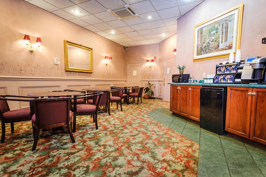 Peterborough Inn & Suites Hotel Dış mekan fotoğraf