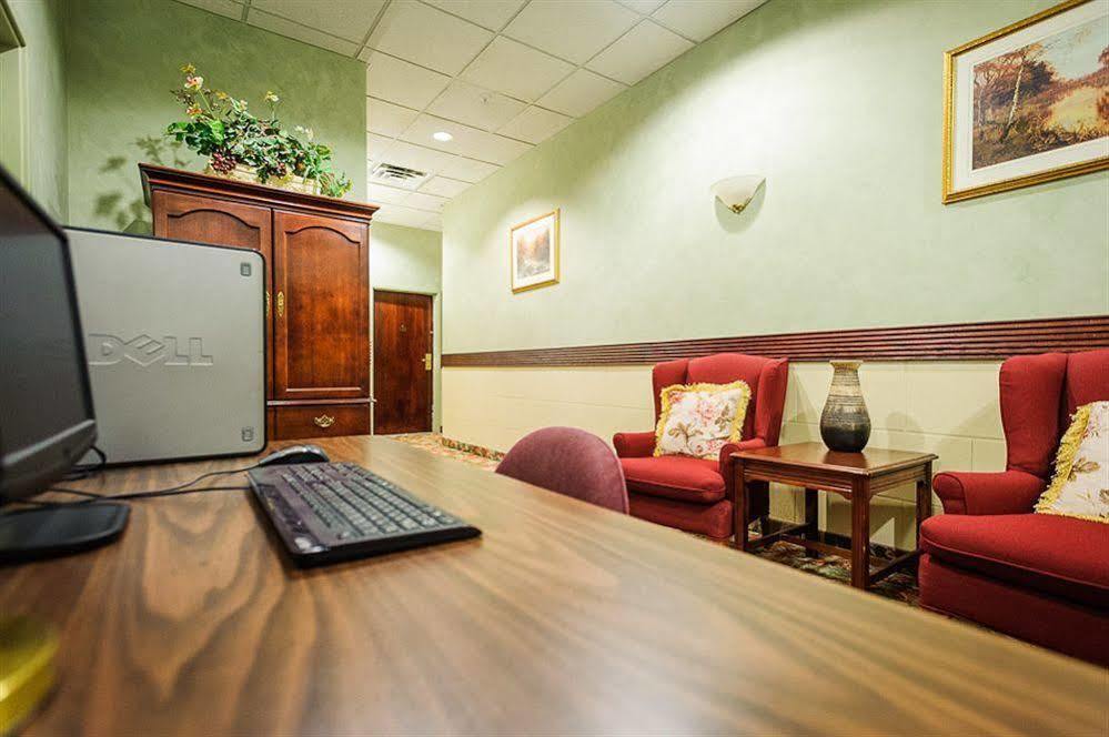 Peterborough Inn & Suites Hotel Dış mekan fotoğraf