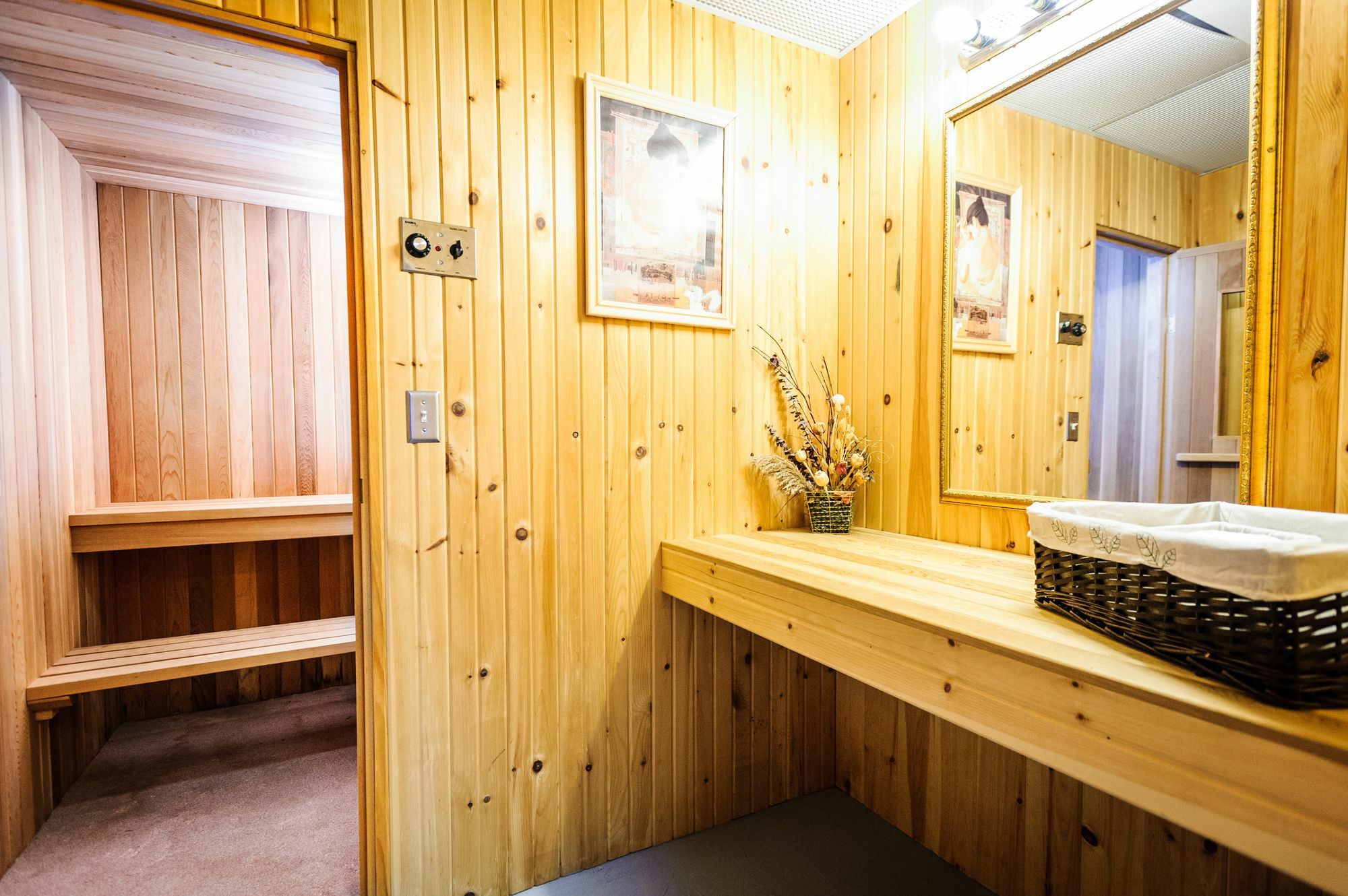 Peterborough Inn & Suites Hotel Dış mekan fotoğraf